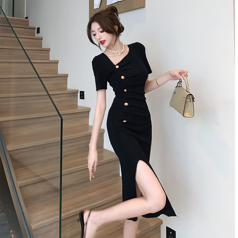 2026 Summer Hepburn Style Knit Dress Women French Niche Bodycon Slit Irregular Little Black Dress