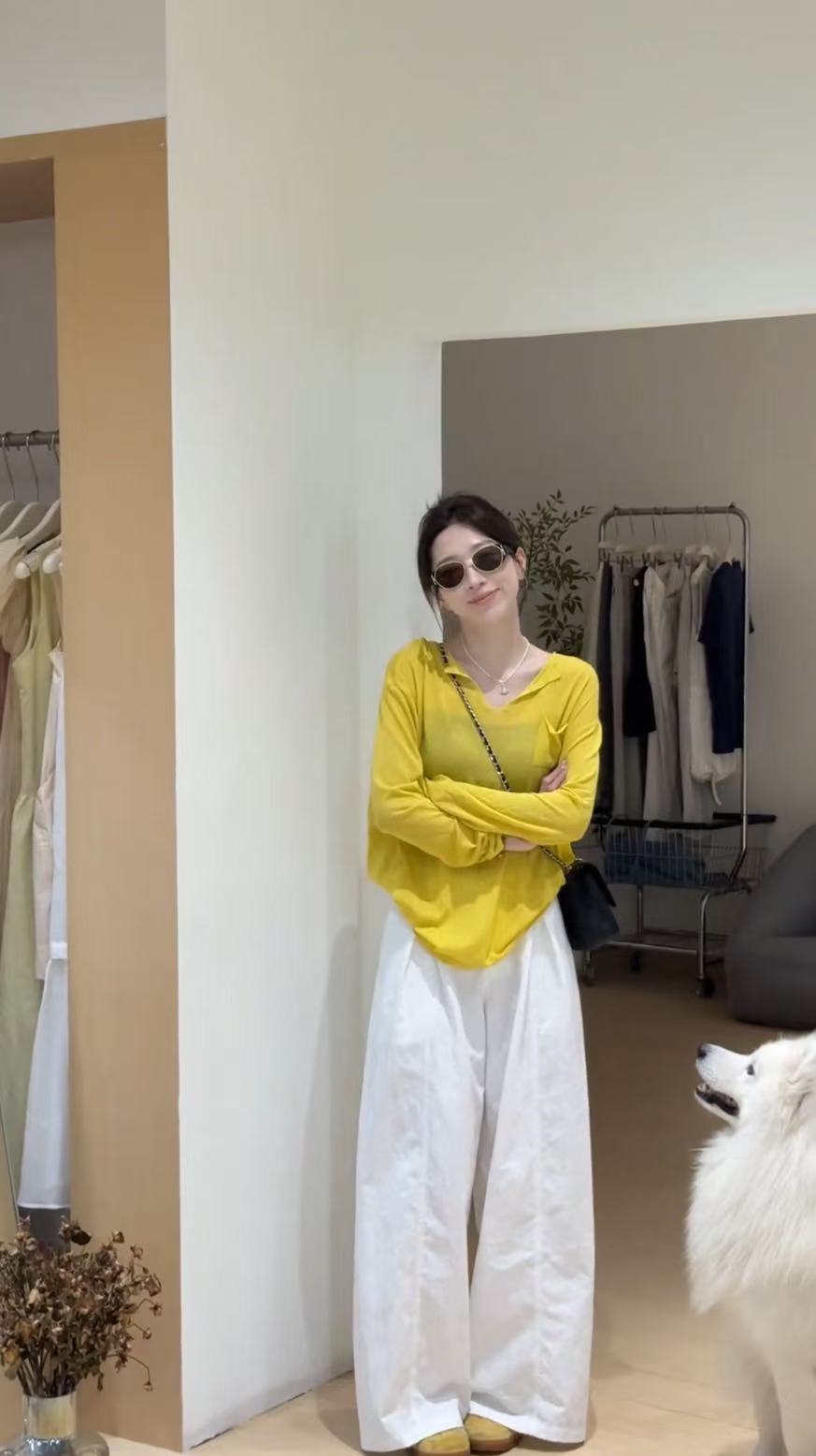 Women's V-Neck Slimming Knit Top and Wide-Leg Pants Two-Piece Set - Image 4