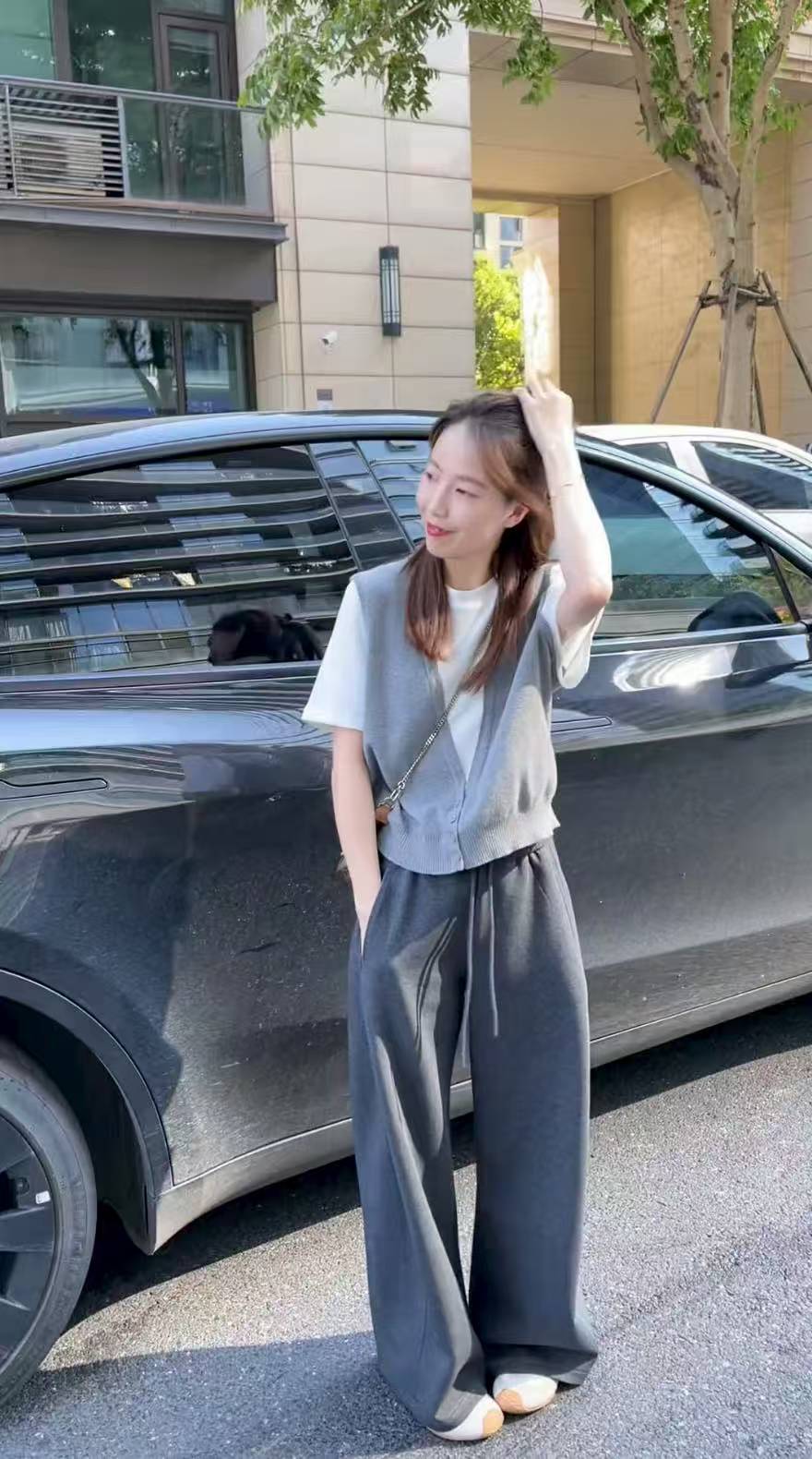 Early Autumn Two-Piece Set with Faux-Layer Vest and Short-Sleeve T-Shirt and Pants - Image 2