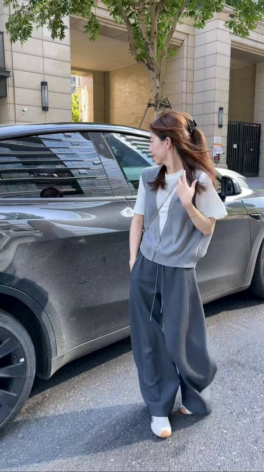 Early Autumn Two-Piece Set with Faux-Layer Vest and Short-Sleeve T-Shirt and Pants - Image 3