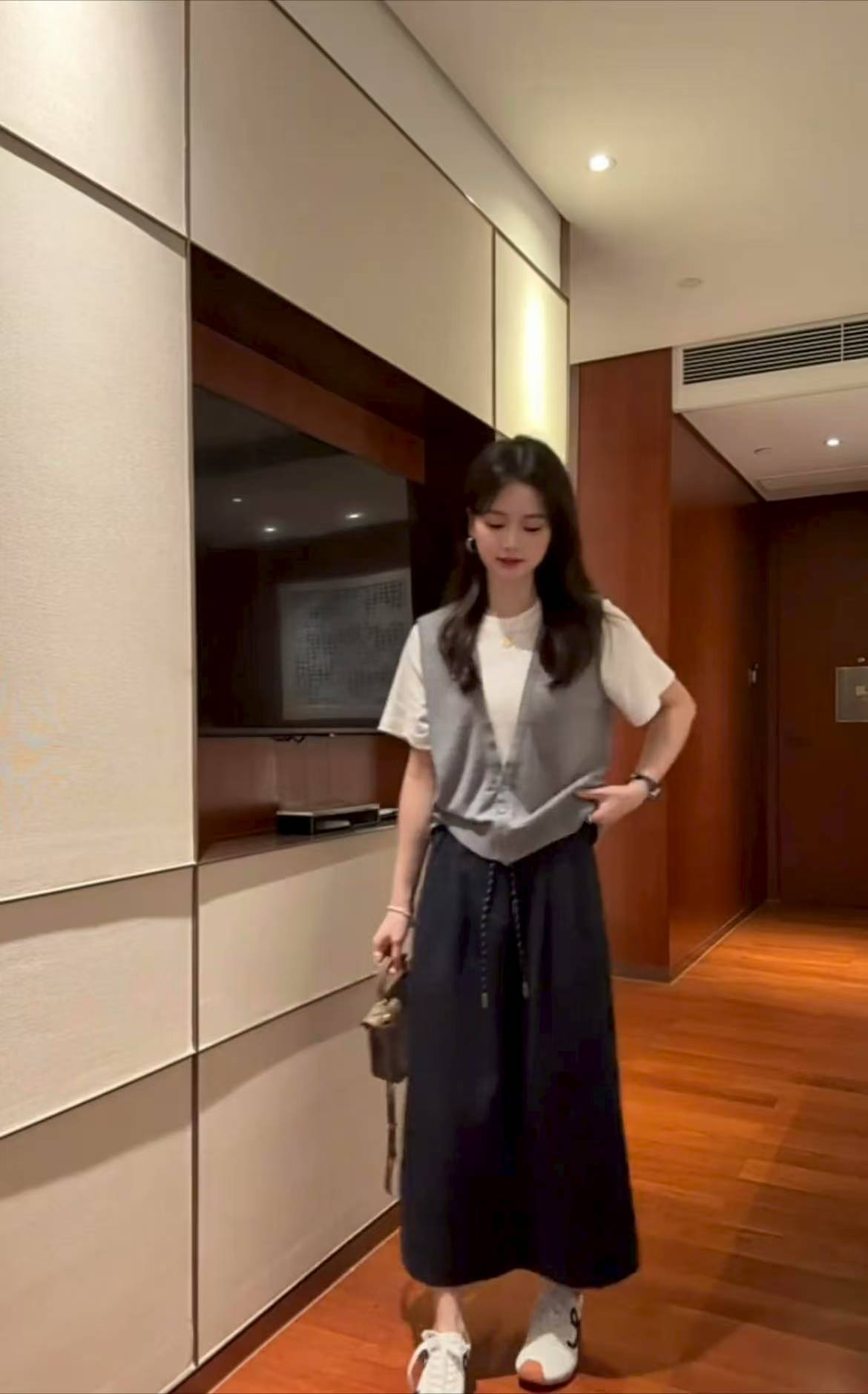 Autumn New Fashion Versatile Loose Casual Knit Vest Faux Two-Piece T-Shirt and Skirt Set