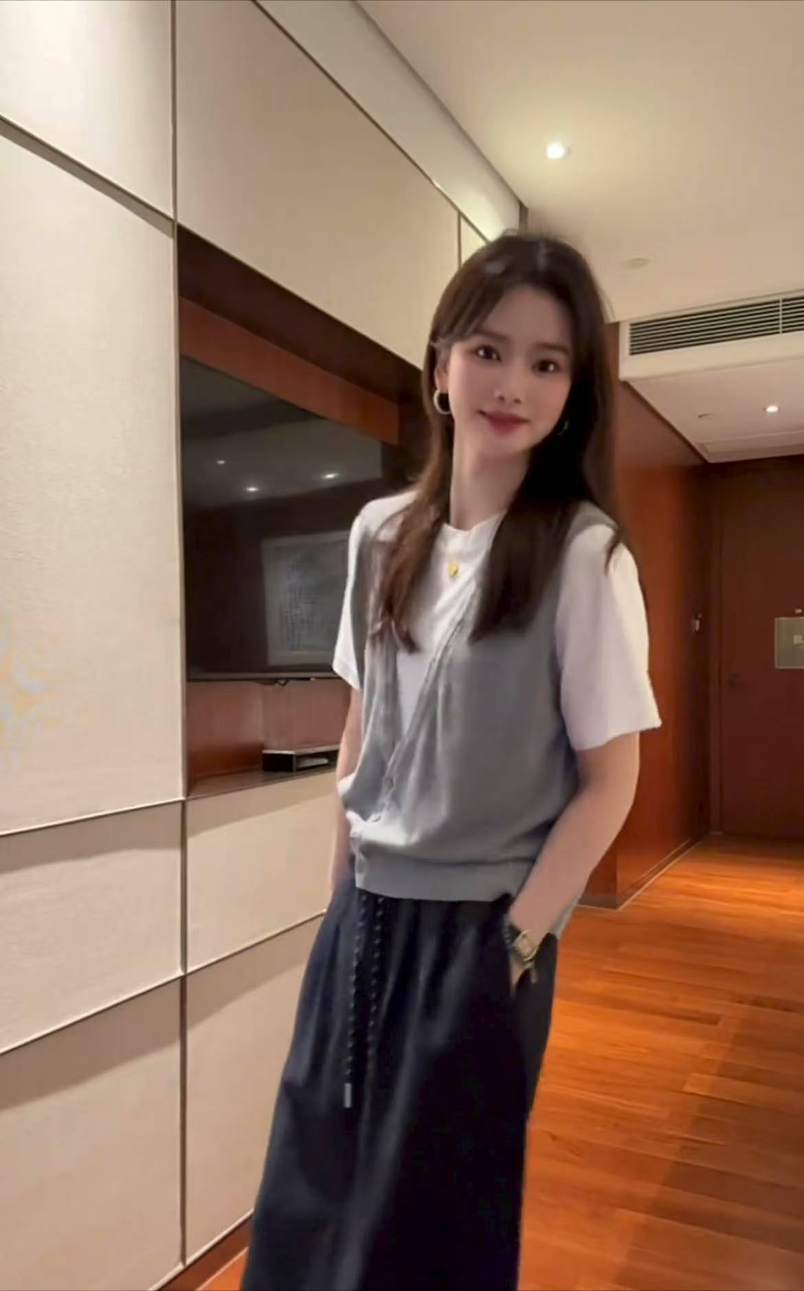 Autumn New Fashion Versatile Loose Casual Knit Vest Faux Two-Piece T-Shirt and Skirt Set