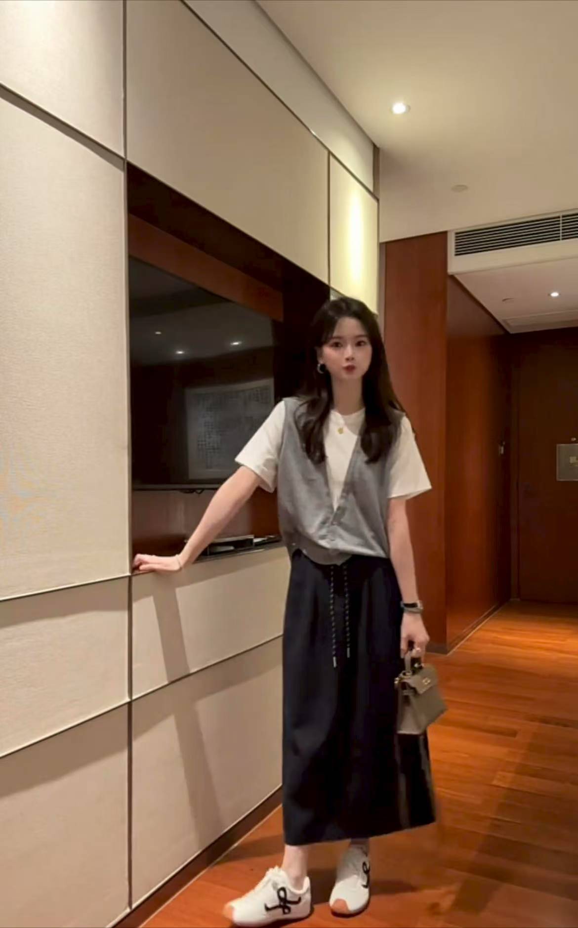 Autumn New Fashion Versatile Loose Casual Knit Vest Faux Two-Piece T-Shirt and Skirt Set - Image 3