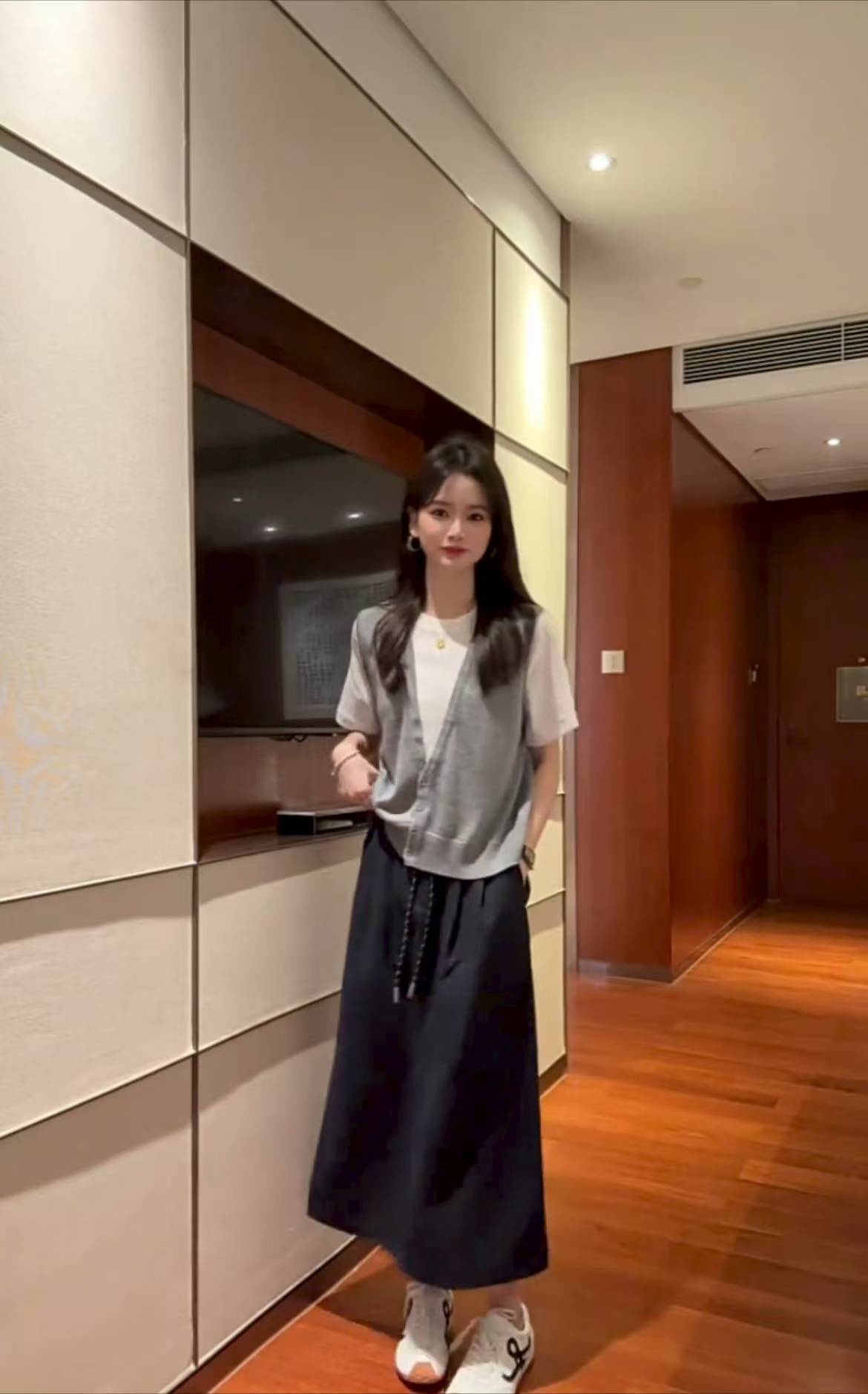 Autumn New Fashion Versatile Loose Casual Knit Vest Faux Two-Piece T-Shirt and Skirt Set - Image 4