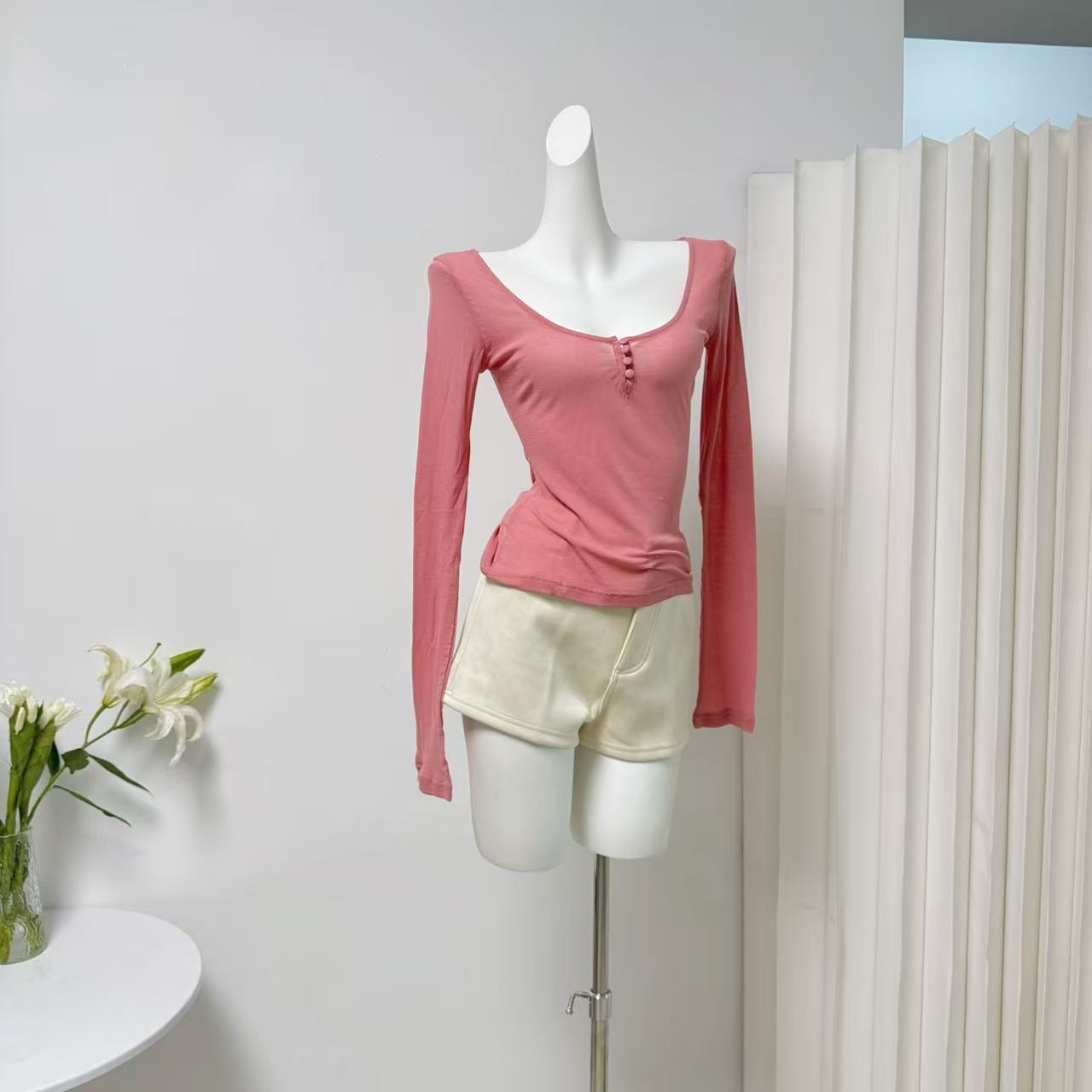Women’s Slim Fit Round Neck Long Sleeve Knit Top for Fall